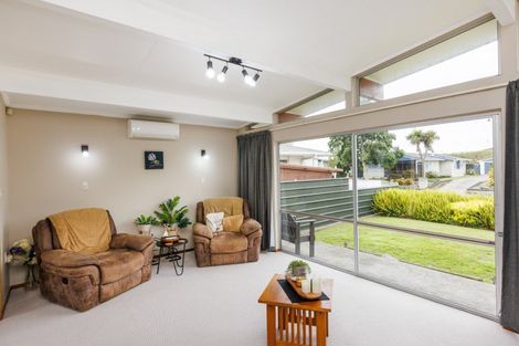 Photo of property in 17 Pinedale Parade, Milson, Palmerston North, 4414