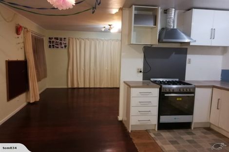 Photo of property in 1b Link Road, Newlands, Wellington, 6037