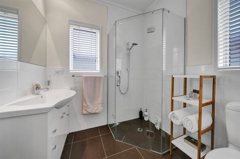 Photo of property in 15 Mangorei Road, Strandon, New Plymouth, 4312