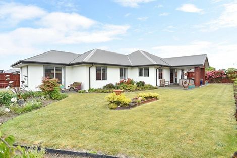 Photo of property in 10 Old Farm Place, Rangiora, 7400
