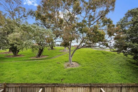 Photo of property in 8/85 Portage Road, New Lynn, Auckland, 0600