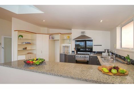 Photo of property in 99 Pupuke Road, Northcote, Auckland, 0627