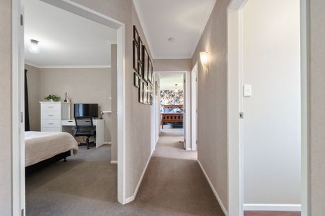 Photo of property in 36 Geneva Terrace, Kelvin Grove, Palmerston North, 4414