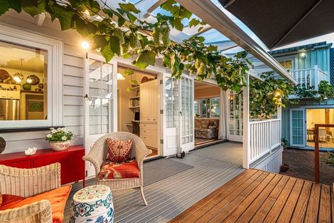 Photo of property in 71 Vauxhall Road, Devonport, Auckland, 0624