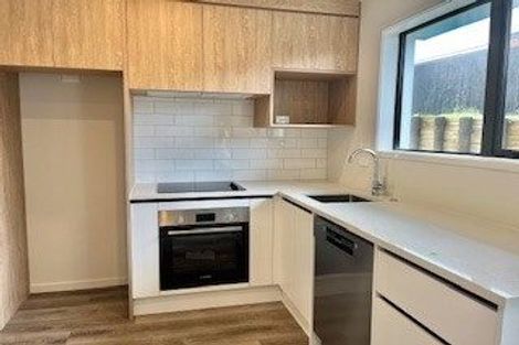 Photo of property in 9/11 Scanlen Terrace, Kelston, Auckland, 0602
