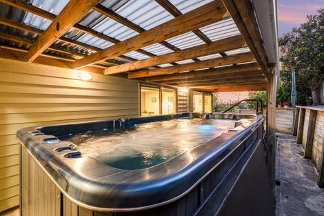 Photo of property in 121 Te Puia Drive, Aotea, Porirua, 5024