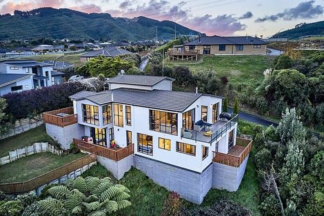 Photo of property in 15 Swain Grove, Riverstone Terraces, Upper Hutt, 5018