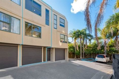 Photo of property in 5/1 Hillcrest Avenue, Hillcrest, Auckland, 0627
