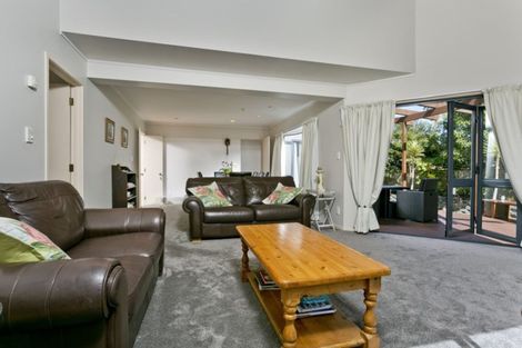 Photo of property in 12 Capri Place, Unsworth Heights, Auckland, 0632