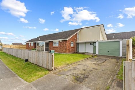Photo of property in 20 Cross Street, Castlecliff, Whanganui, 4501