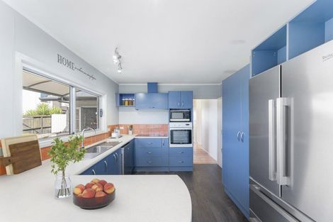 Photo of property in 25 Kingdale Road, Henderson, Auckland, 0610