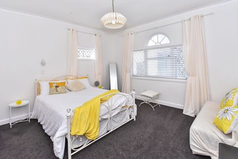 Photo of property in 10 Trentham Road, Papakura, 2110