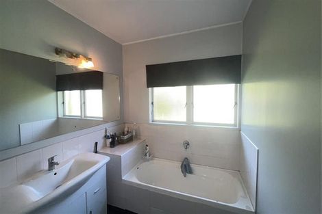 Photo of property in 43 Meadway, Sunnyhills, Auckland, 2010