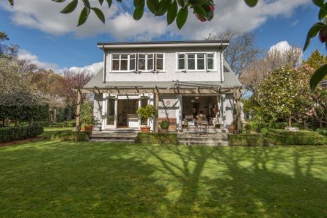 Photo of property in 166 Fendalton Road, Fendalton, Christchurch, 8052