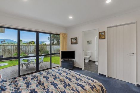 Photo of property in 11 Aburoc Place, Paraparaumu Beach, Paraparaumu, 5032