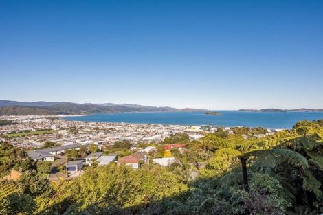 Photo of property in 7 Te Whiti Grove, Korokoro, Lower Hutt, 5012