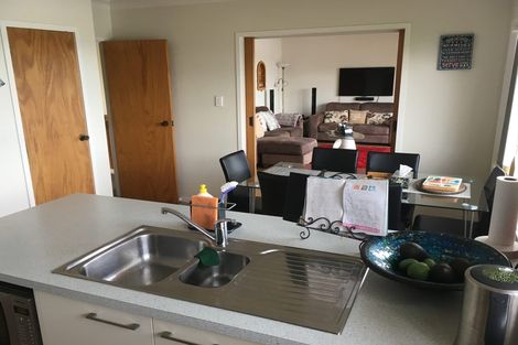 Photo of property in 2/205 Onewa Road, Birkenhead, Auckland, 0626