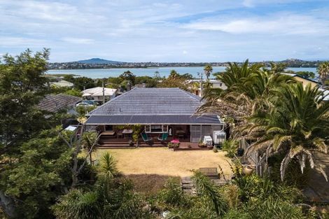 Photo of property in 82 Sylvan Avenue, Northcote, Auckland, 0627