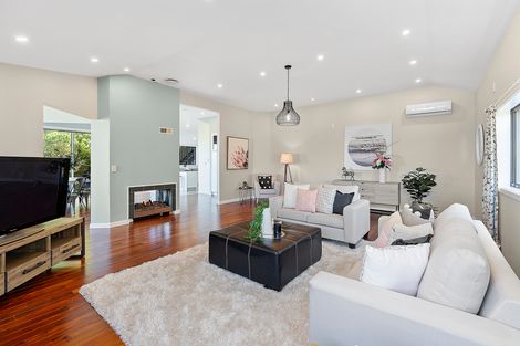 Photo of property in 9 Inverell Way, Seatoun, Wellington, 6022