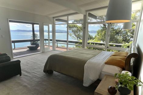 Photo of property in 11 Richmond Road, Mahina Bay, Lower Hutt, 5013