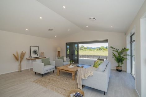 Photo of property in 22 Awatea Drive, Whitianga, 3510