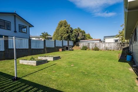 Photo of property in 17 Cleat Street, Whitby, Porirua, 5024