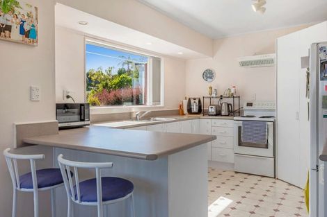 Photo of property in 5 Dudley Crescent, Cable Bay, 0420