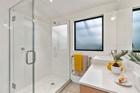 Photo of property in 193a Queen Street, Northcote Point, Auckland, 0627