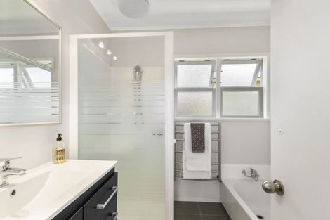 Photo of property in 41 Pukatea Street, Eastbourne, Lower Hutt, 5013