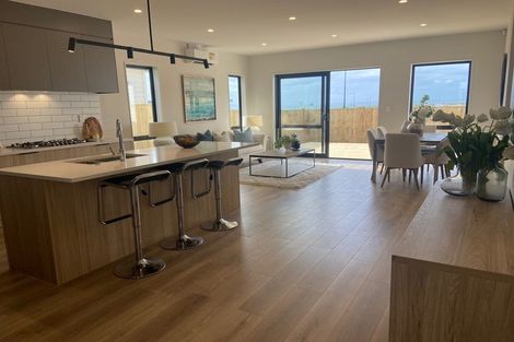 Photo of property in 12 Korowhiti Road, Clarks Beach, 2122