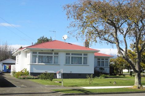 Photo of property in 72 Queenwood Road, Levin, 5510
