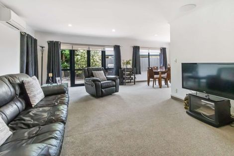 Photo of property in 50 Diomede Glade, Flagstaff, Hamilton, 3210