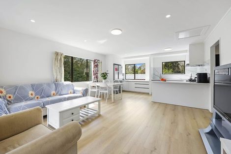 Photo of property in 2/10 Ennis Avenue, Pakuranga Heights, Auckland, 2010