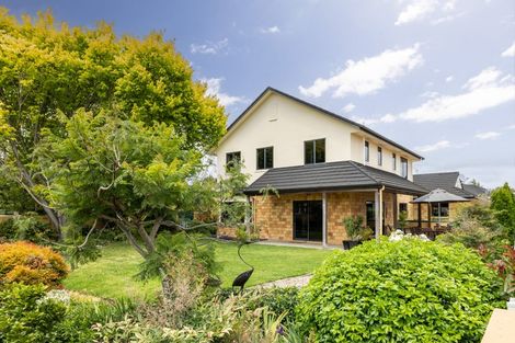 Photo of property in 2 Redwood Close, Havelock North, 4130