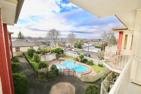 Photo of property in 9/10 Hunter Street, Hamilton Lake, Hamilton, 3204