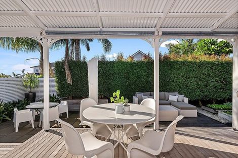 Photo of property in 2/70 Princes Street, Northcote Point, Auckland, 0627