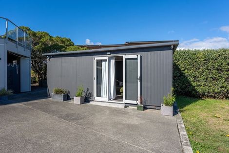 Photo of property in 11 Pharazyn Avenue, Waikanae Beach, Waikanae, 5036