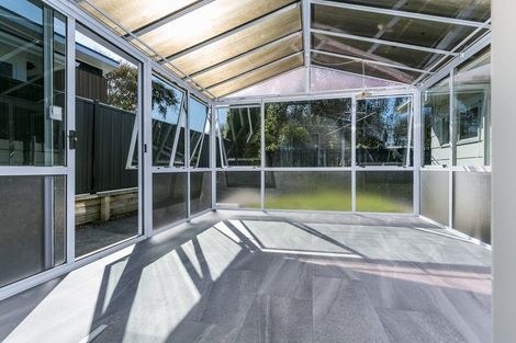 Photo of property in 1/20 Chartwell Avenue, Glenfield, Auckland, 0629