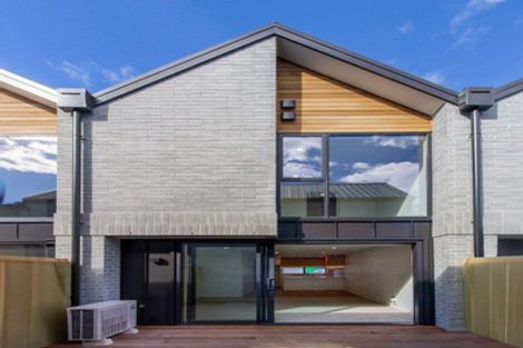 Photo of property in 2/335 Gloucester Street, Christchurch Central, Christchurch, 8011