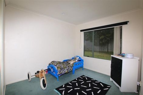 Photo of property in 22 San Pedro Place, Henderson, Auckland, 0612
