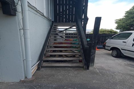 Photo of property in 140 Akaroa Drive, Maupuia, Wellington, 6022