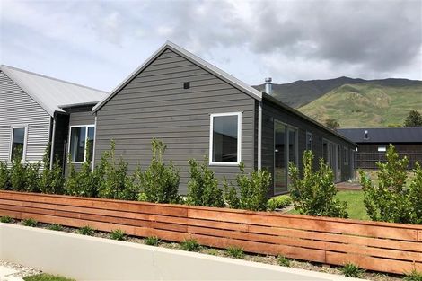 Photo of property in 5 Percy Lane, Wanaka, 9305