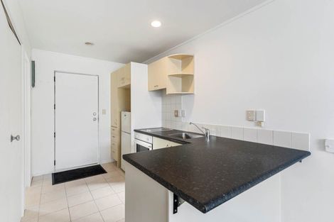 Photo of property in 2a/20 Ian Marwick Place, Birkenhead, Auckland, 0626