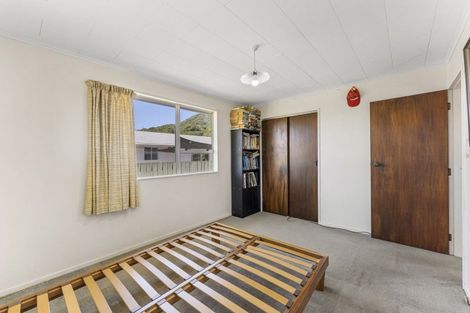 Photo of property in 24 Hartford Crescent, Totara Park, Upper Hutt, 5018