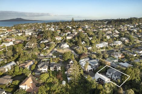 Photo of property in 2/37 Newhaven Terrace, Mairangi Bay, Auckland, 0630