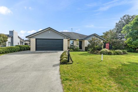 Photo of property in 25 Waitemata Drive, One Tree Point, 0118