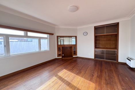 Photo of property in 39 Staveley Avenue, Mount Roskill, Auckland, 1041