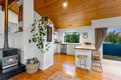 Photo of property in 2/962 Beach Road, Torbay, Auckland, 0630