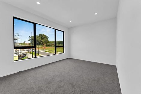 Photo of property in 16 Waimarie Drive, Karaka, 2578