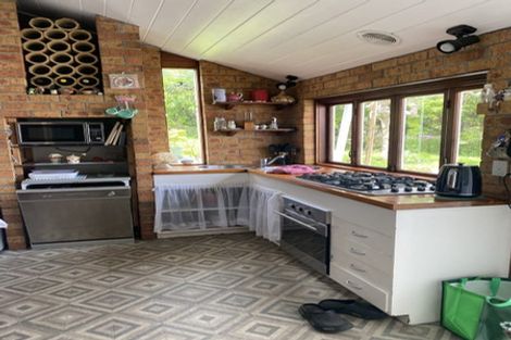 Photo of property in 2/523 Beach Road, Murrays Bay, Auckland, 0630